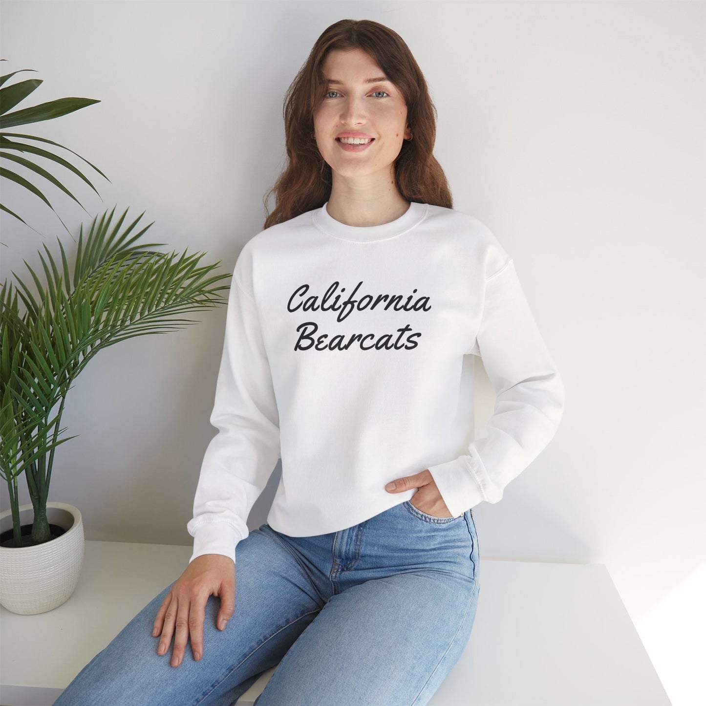 05-004 California Bearcats Script Logo Unisex Heavy Blend™ Crewneck Sweatshirt (White)